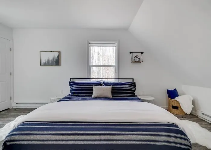 *Dog Friendly* Poconos Arrowhead Lake Cozy Haven Chalet
