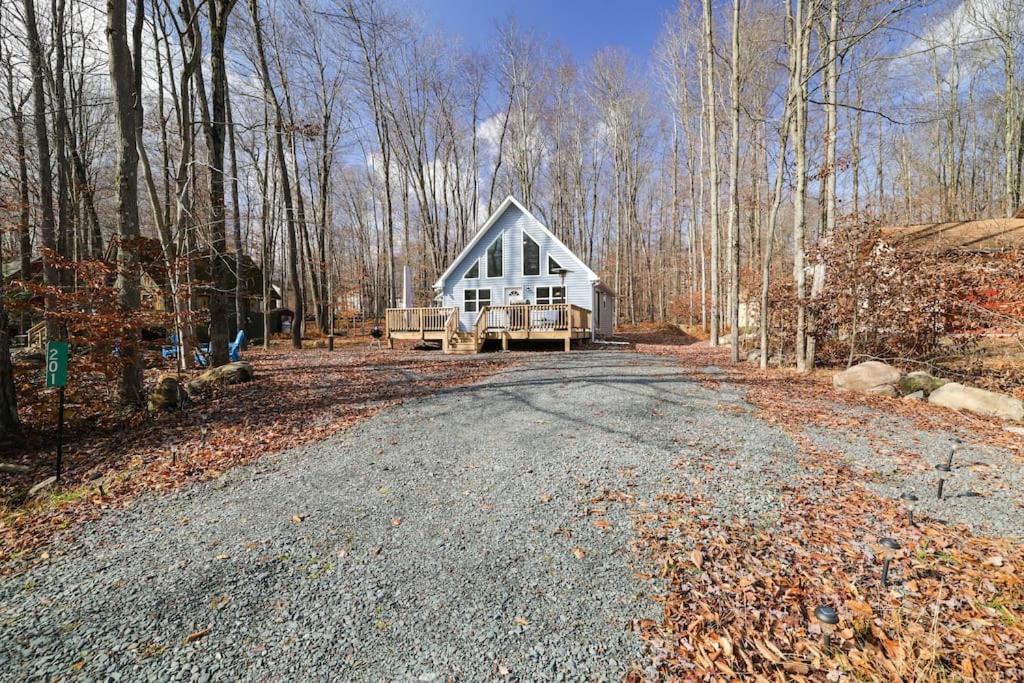 *dog Friendly* Poconos Arrowhead Cozy Haven Chalet Thornhurst